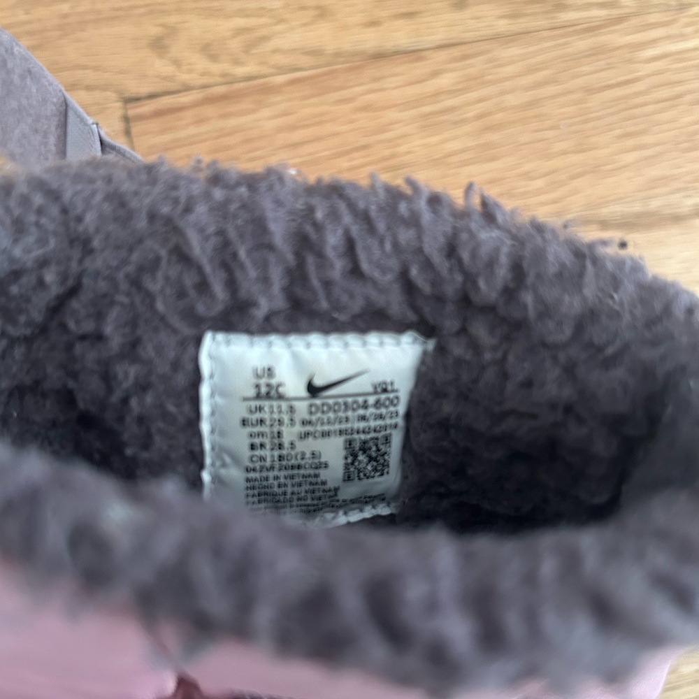 Nike snow boots for Girls size 12